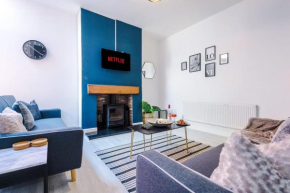 Large 4 Bedroom Home With Free Parking near MediaCityUK